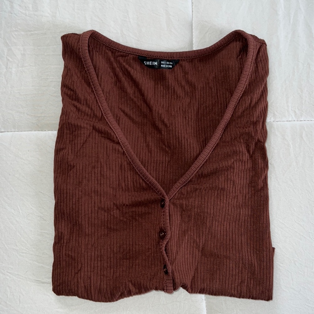 SHIEN BOTTON CROPPED TOP